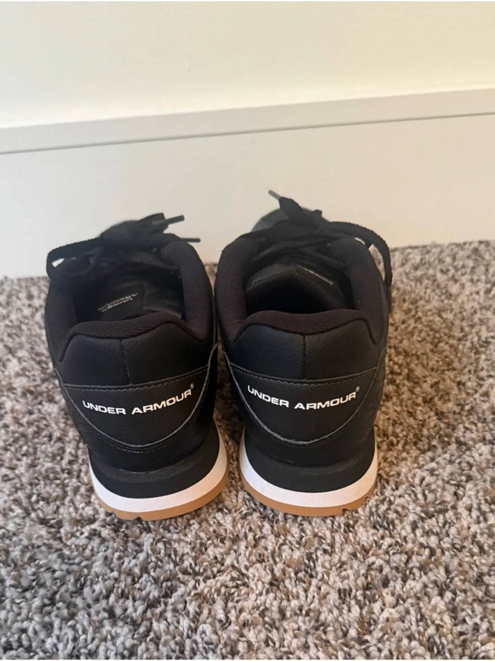 Under Armour Black Woman or man Athletic Trainers with Gum Sole - Picture 3 of 4